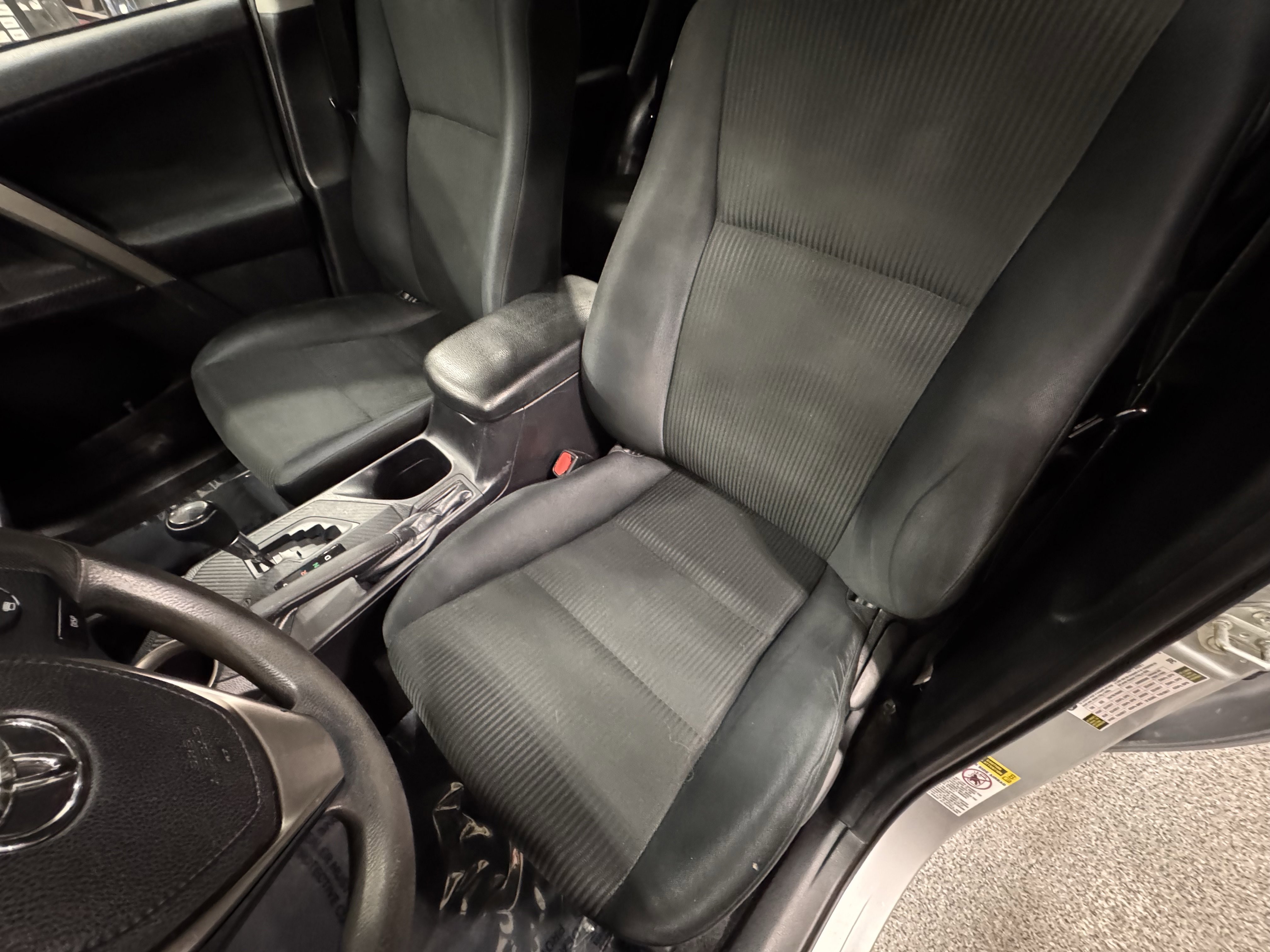 Used 2015 Toyota RAV4 LE image 17