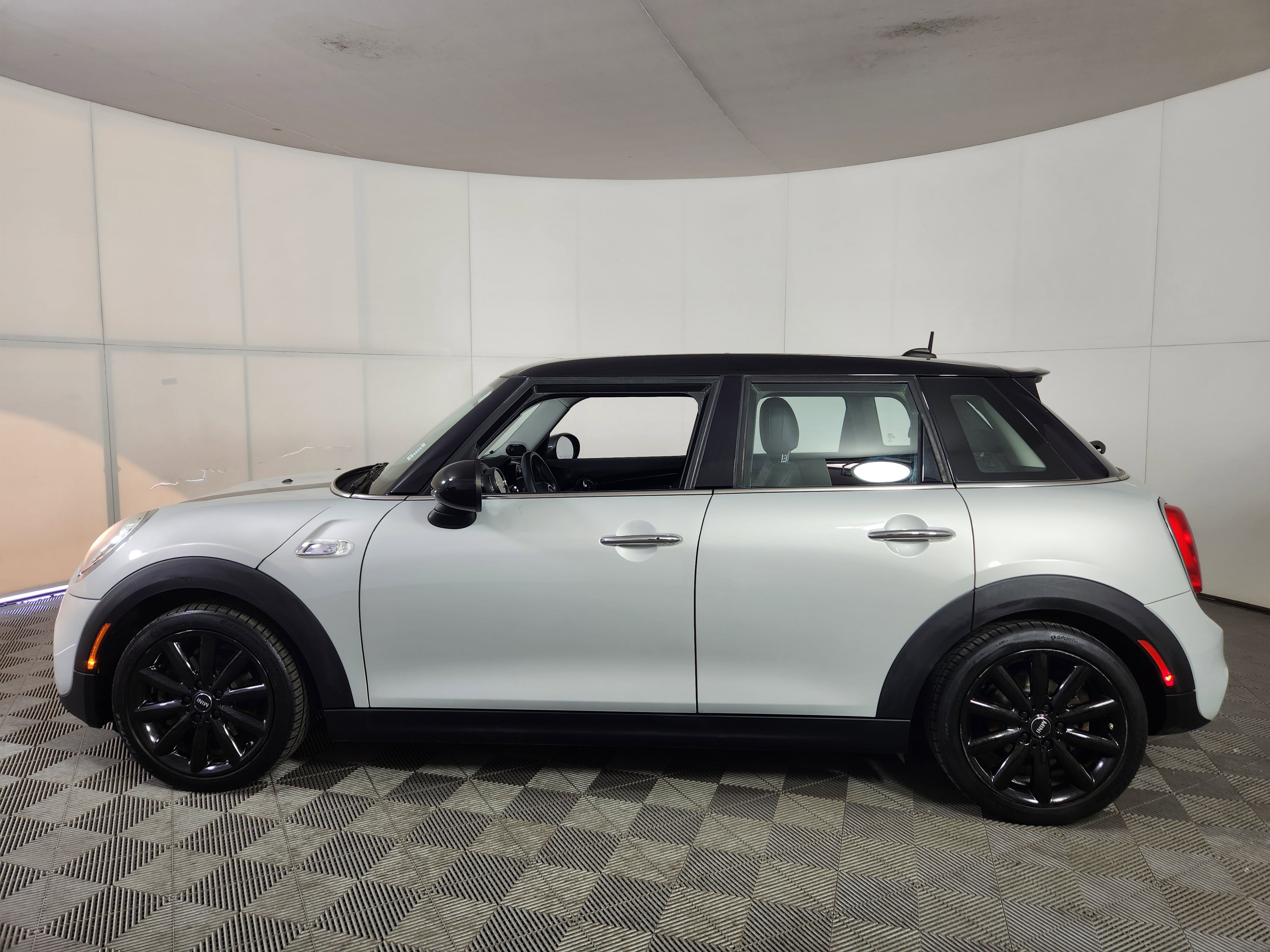 Used 2016 MINI Cooper S FWD image 4