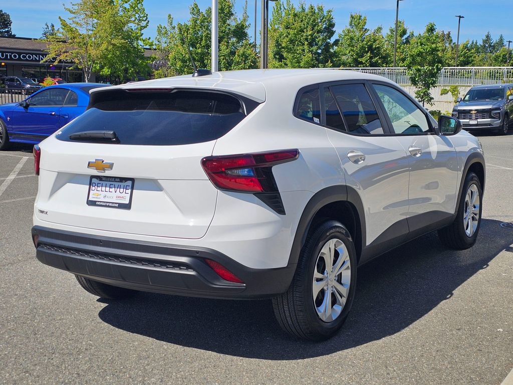 New 2026 Chevrolet Trax LS w/ Driver Confidence Package FWD image 5