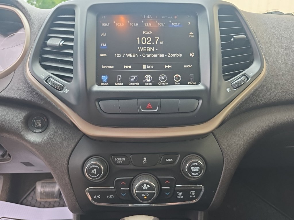 Used 2014 Jeep Cherokee Trailhawk w/ Comfort/Convenience Group AWD/4WD image 19