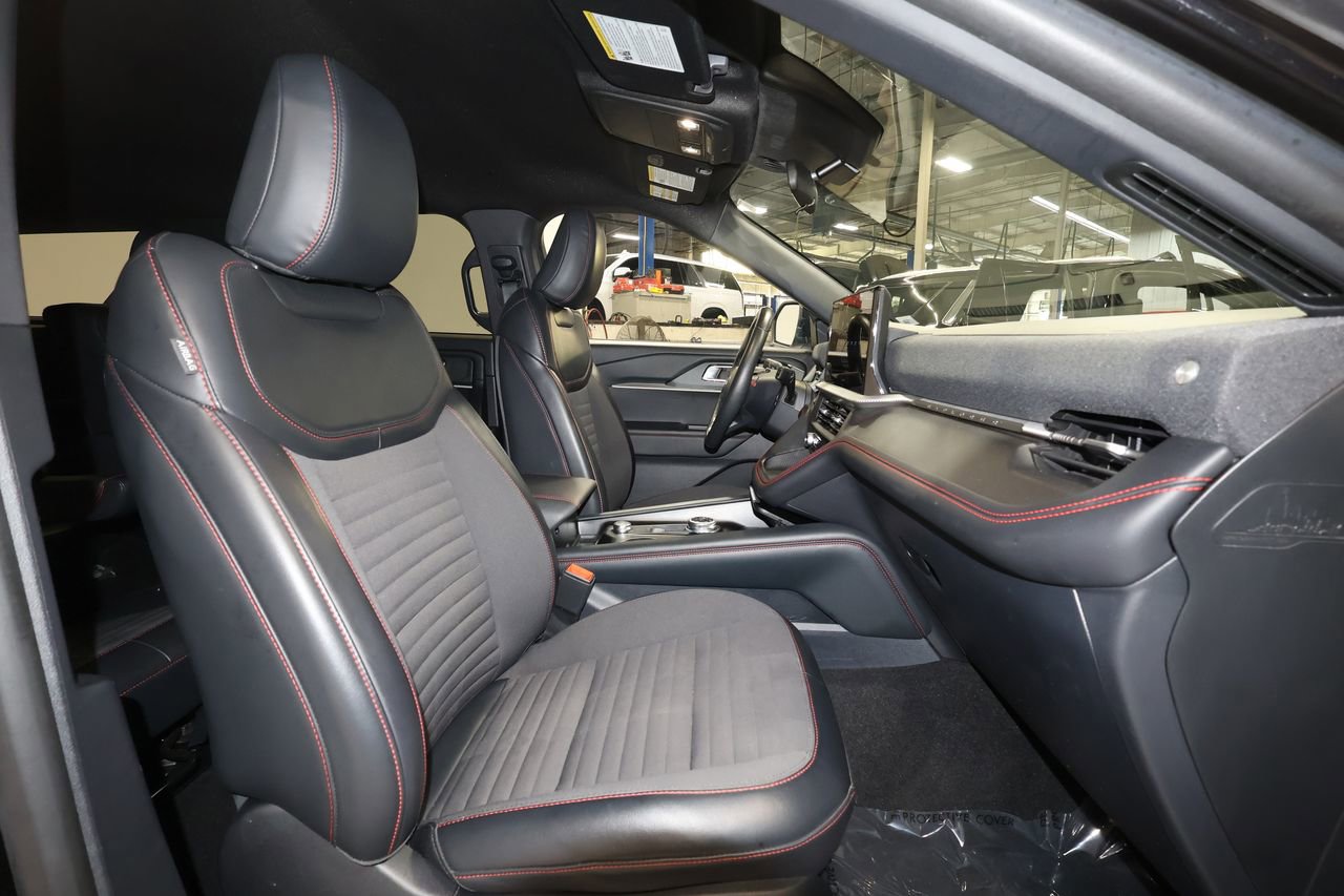 Used 2025 Ford Explorer ST-Line image 28