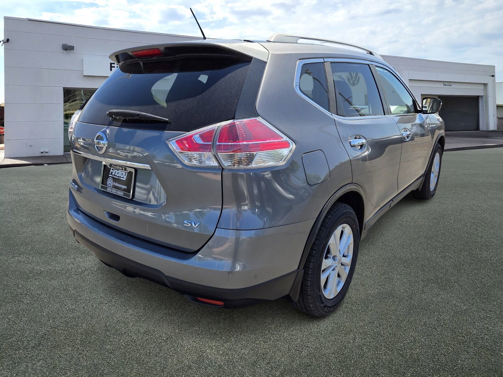 Used 2015 Nissan Rogue SV w/ SV Moonroof Package image 3