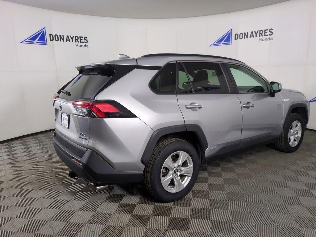 Used 2019 Toyota RAV4 XLE image 8