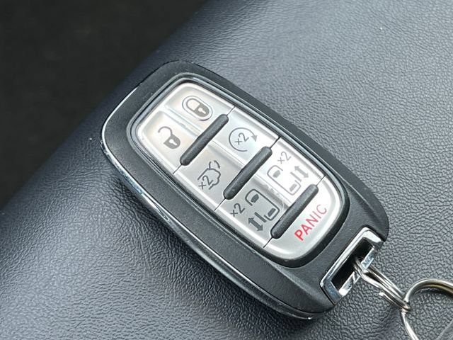 Used 2025 Chrysler Pacifica Select FWD image 34