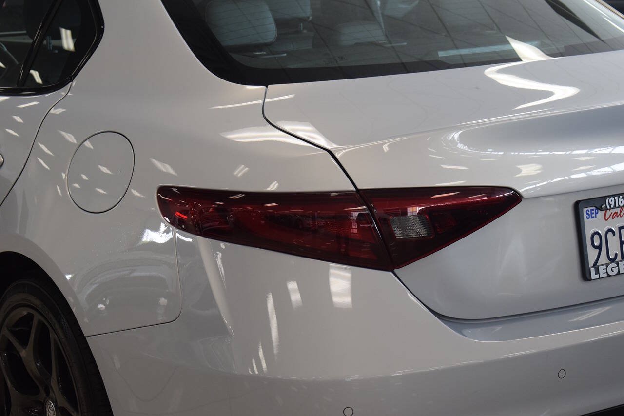 Used 2022 Alfa Romeo Giulia Ti RWD image 12