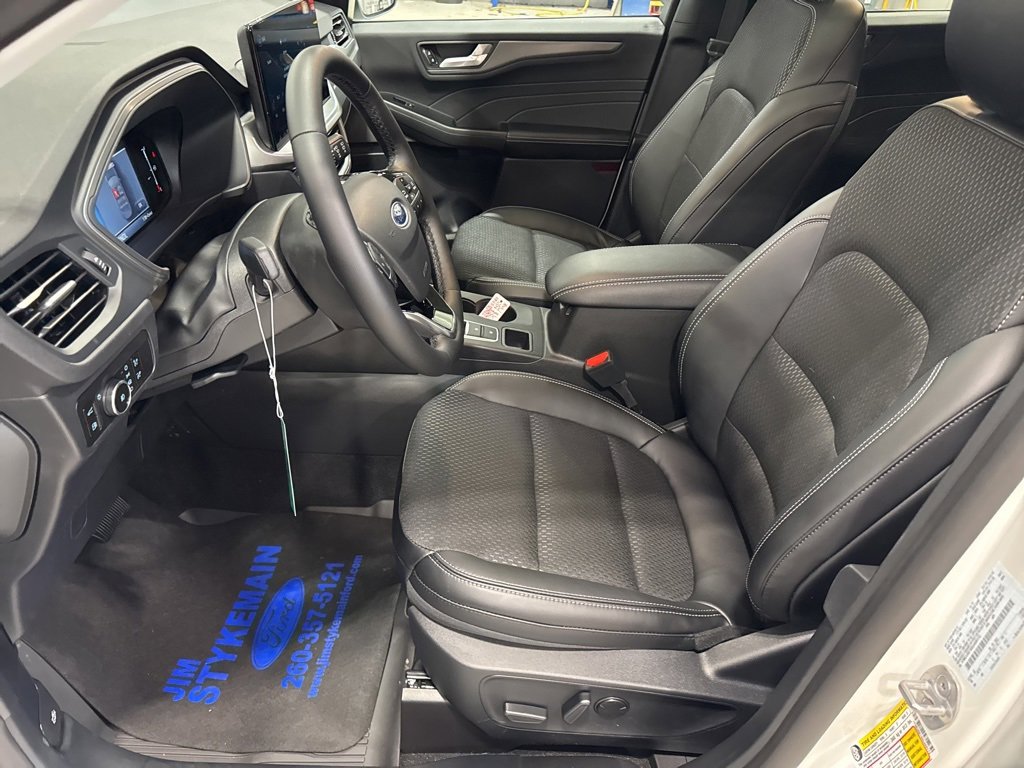 New 2025 Ford Escape SE w/ Class II Trailer Tow Package image 18
