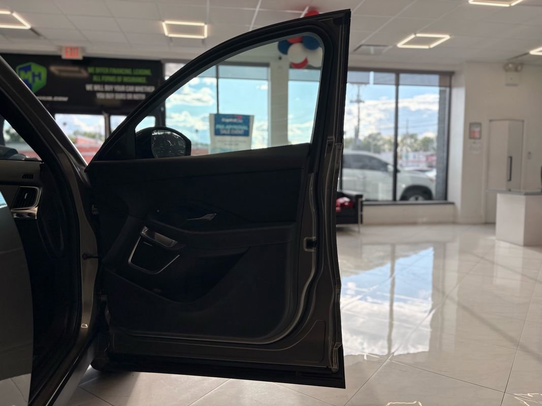 Used 2022 Jaguar E-PACE SE image 37