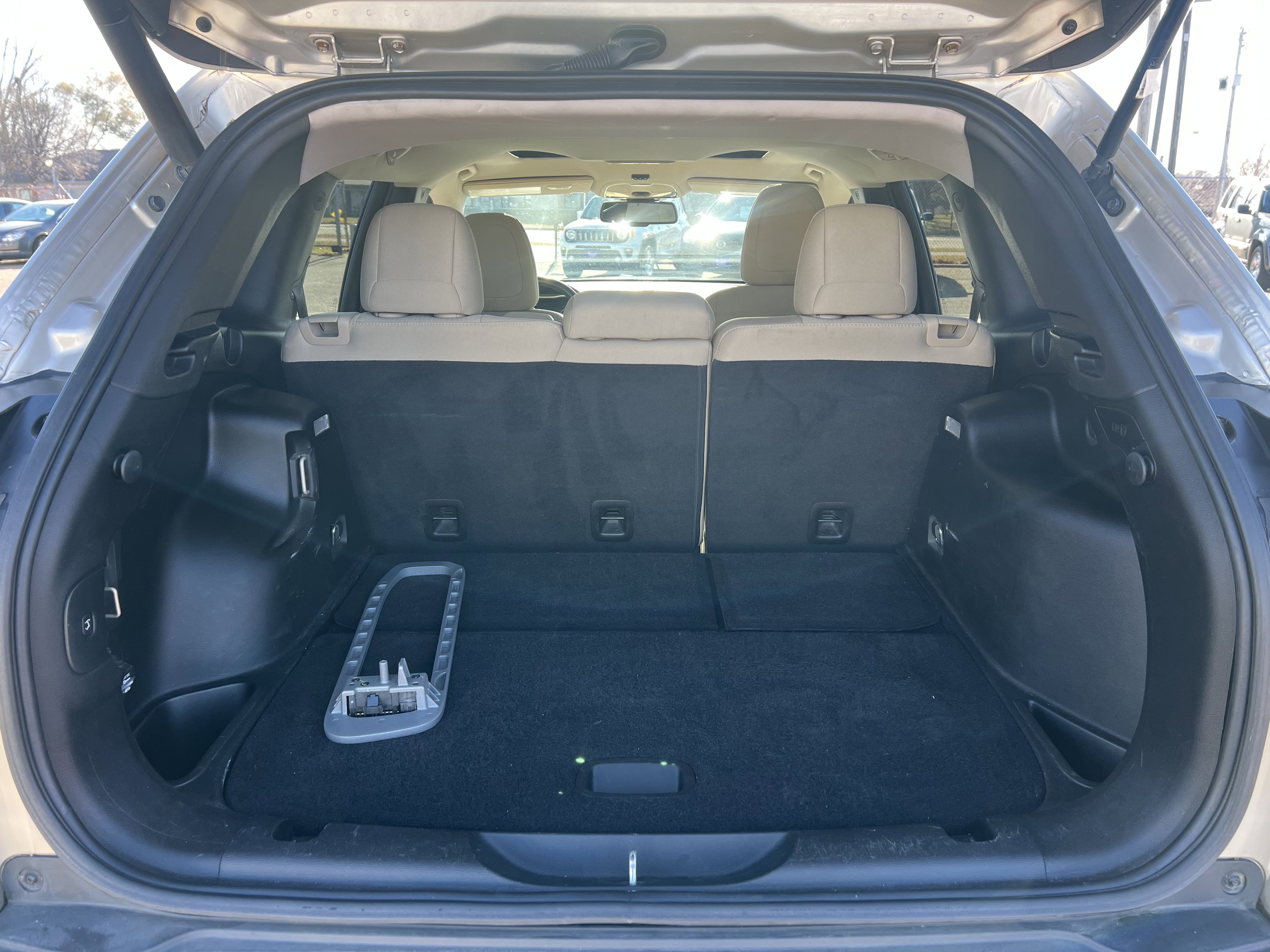 Used 2015 Jeep Cherokee Latitude w/ Comfort/Convenience Group image 10