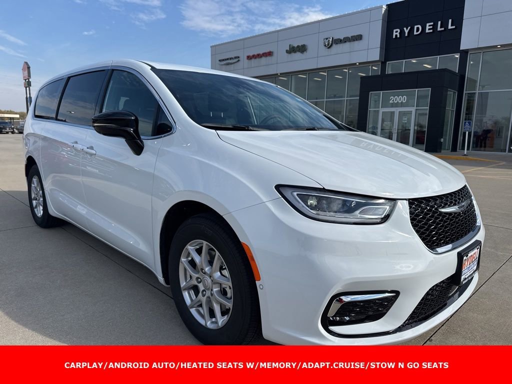 New 2026 Chrysler Pacifica Select image 1