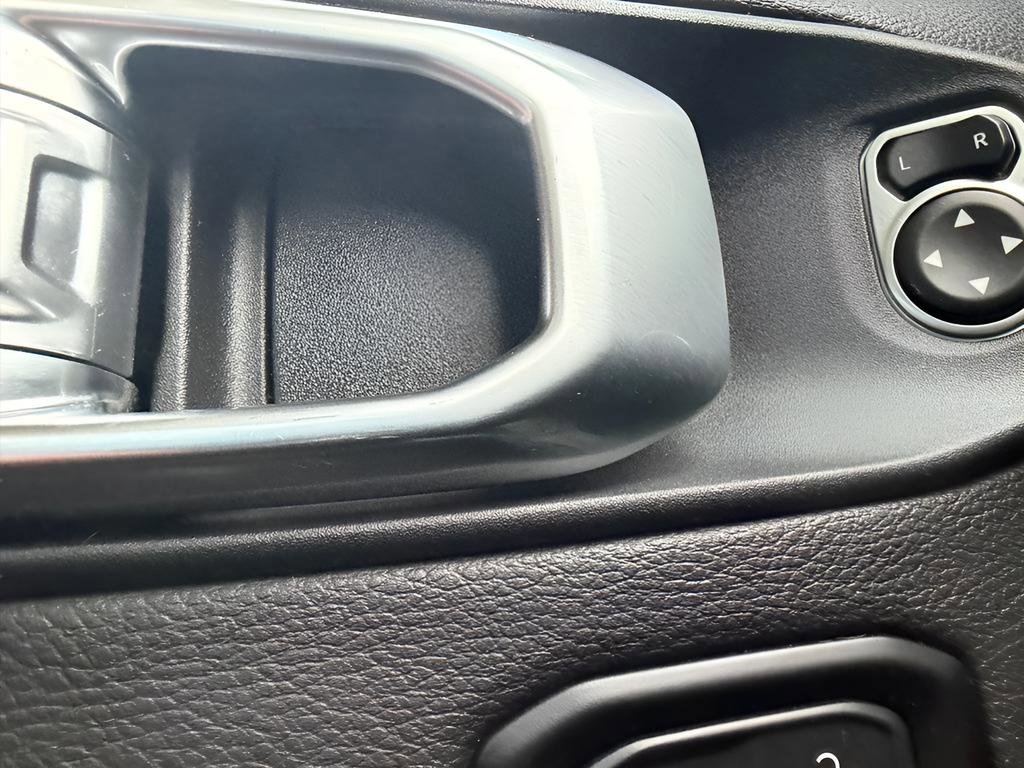 Used 2023 Jeep Gladiator Overland image 16