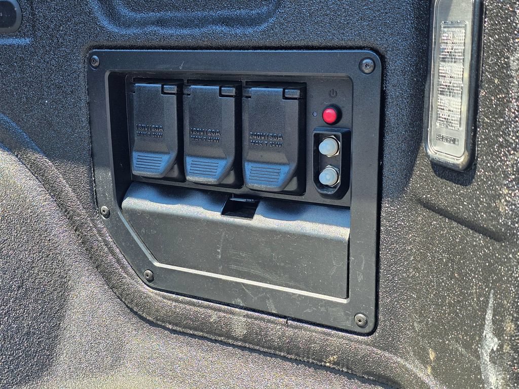 Used 2025 GMC Sierra EV Denali AWD/4WD image 14