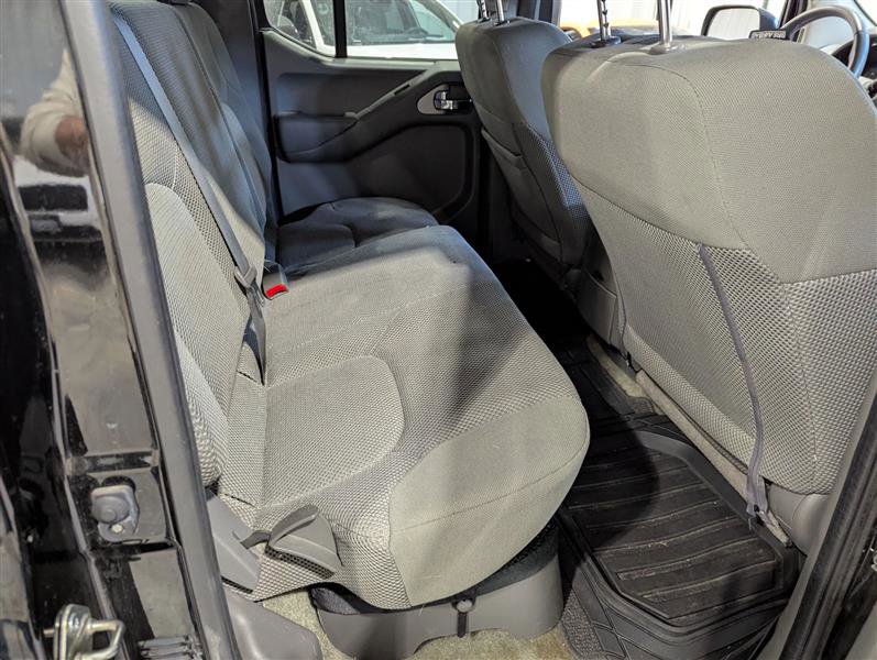 Used 2016 Nissan Frontier SV image 12