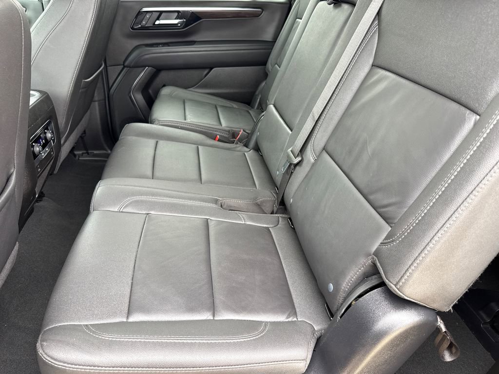 Used 2025 Chevrolet Suburban Z71 AWD/4WD image 18
