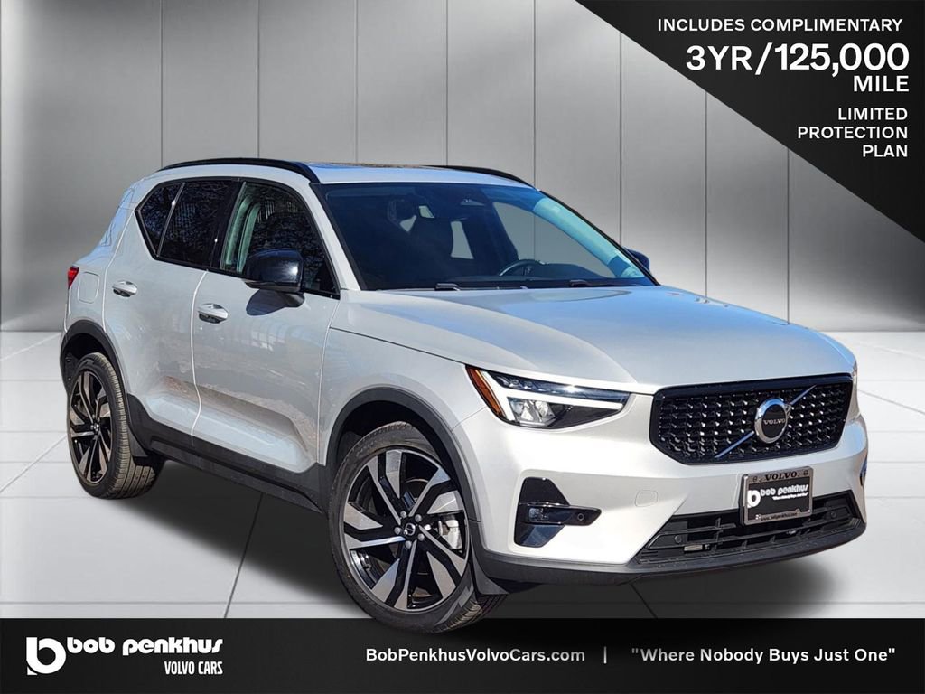 Used 2023 Volvo XC40 B5 Plus w/ Climate Package image 1