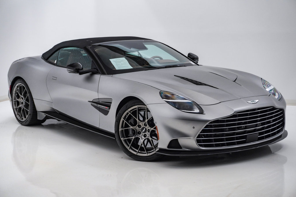Used 2026 Aston Martin Vanquish Convertible RWD image 7