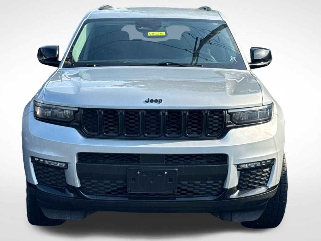 Used 2023 Jeep Grand Cherokee L Limited w/ Black Appearance Package AWD/4WD image 3