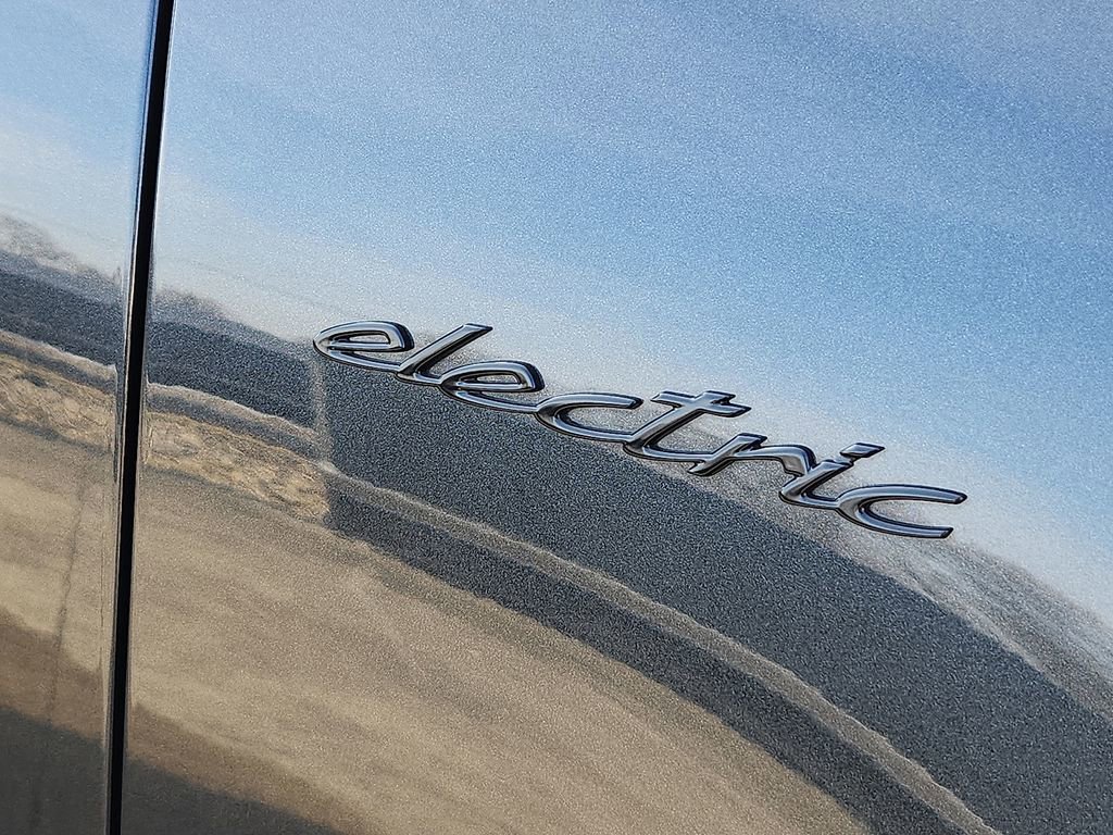 Certified 2025 Porsche Macan 4S Electric image 32