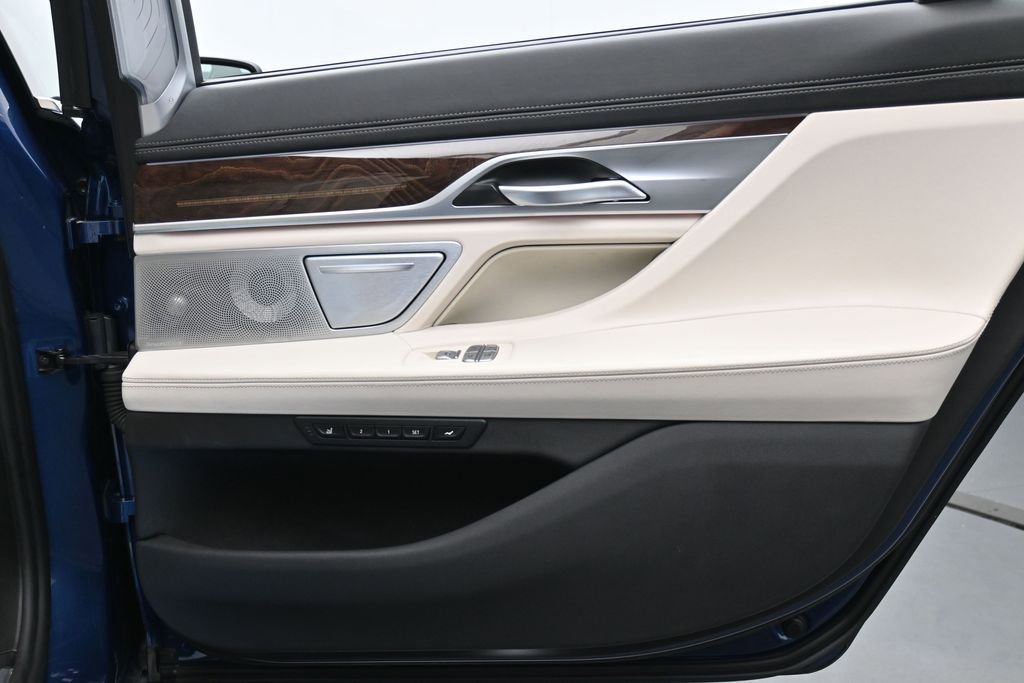 Used 2022 BMW 750i xDrive AWD/4WD image 27