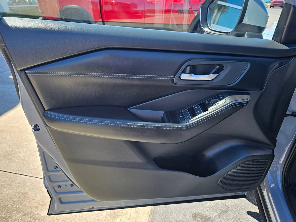 Certified 2025 Nissan Rogue SL AWD/4WD image 12
