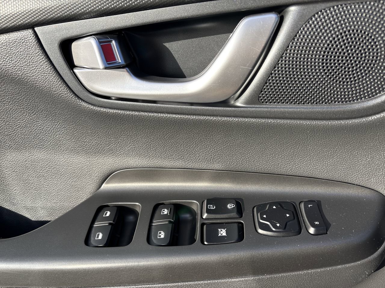 Used 2023 Hyundai Kona Limited image 11