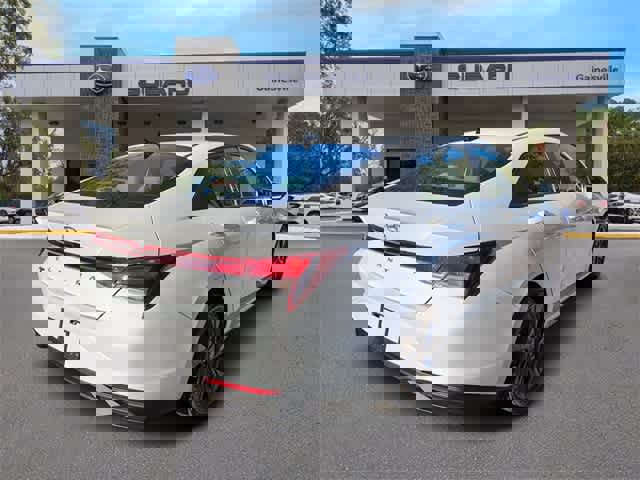 Used 2022 Hyundai Elantra SEL w/ Cargo Package image 5