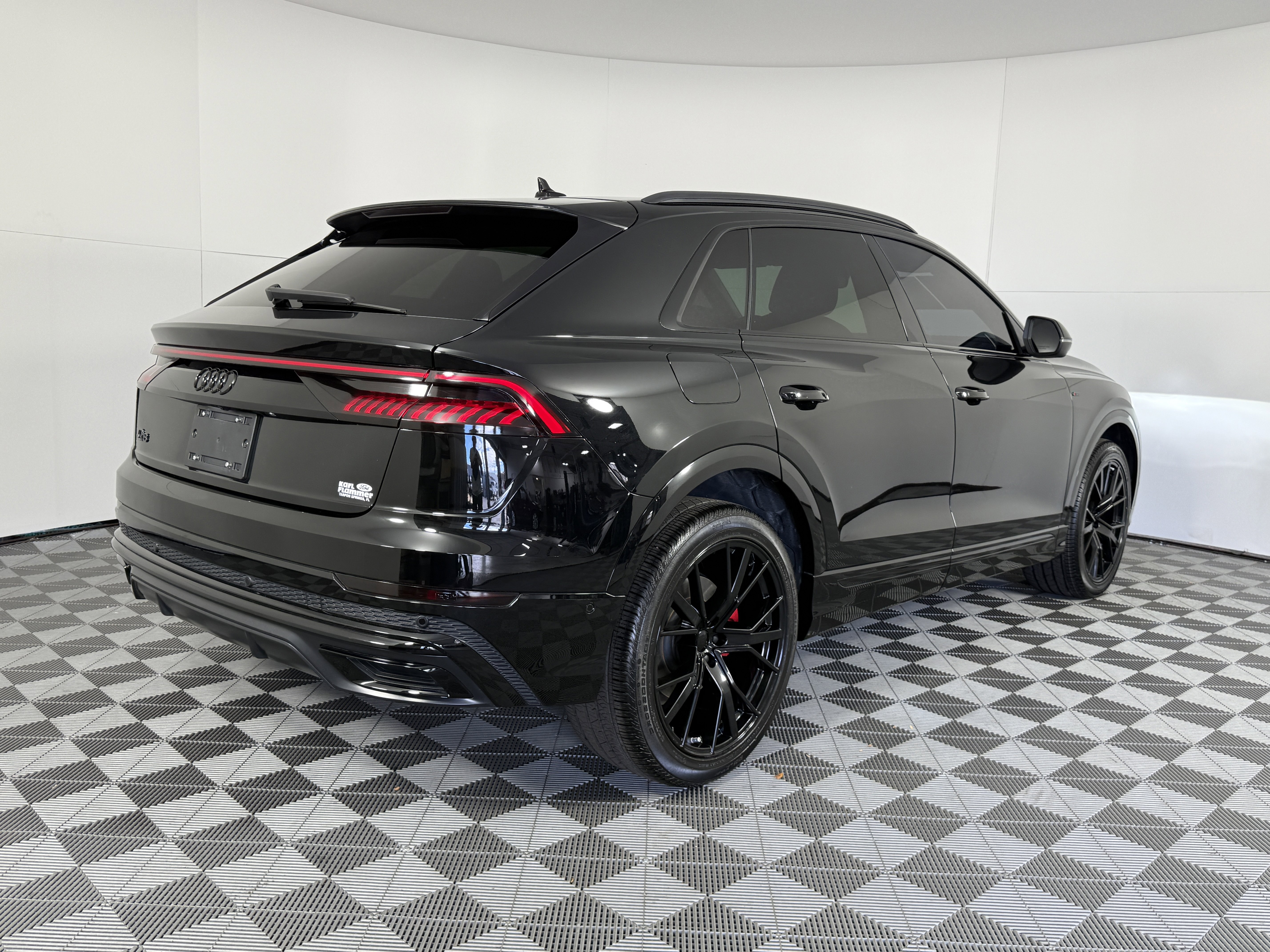 Used 2023 Audi Q8 Premium Plus image 3