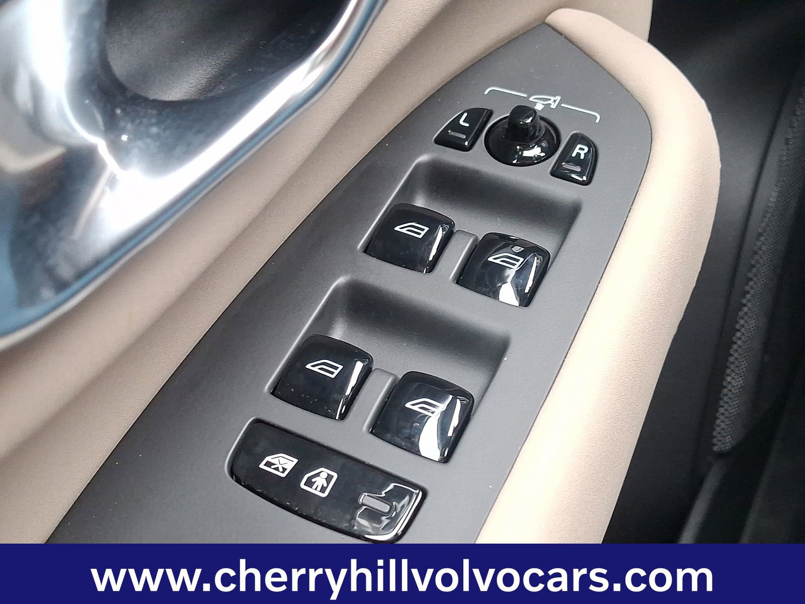 Certified 2025 Volvo XC90 B5 Plus image 27