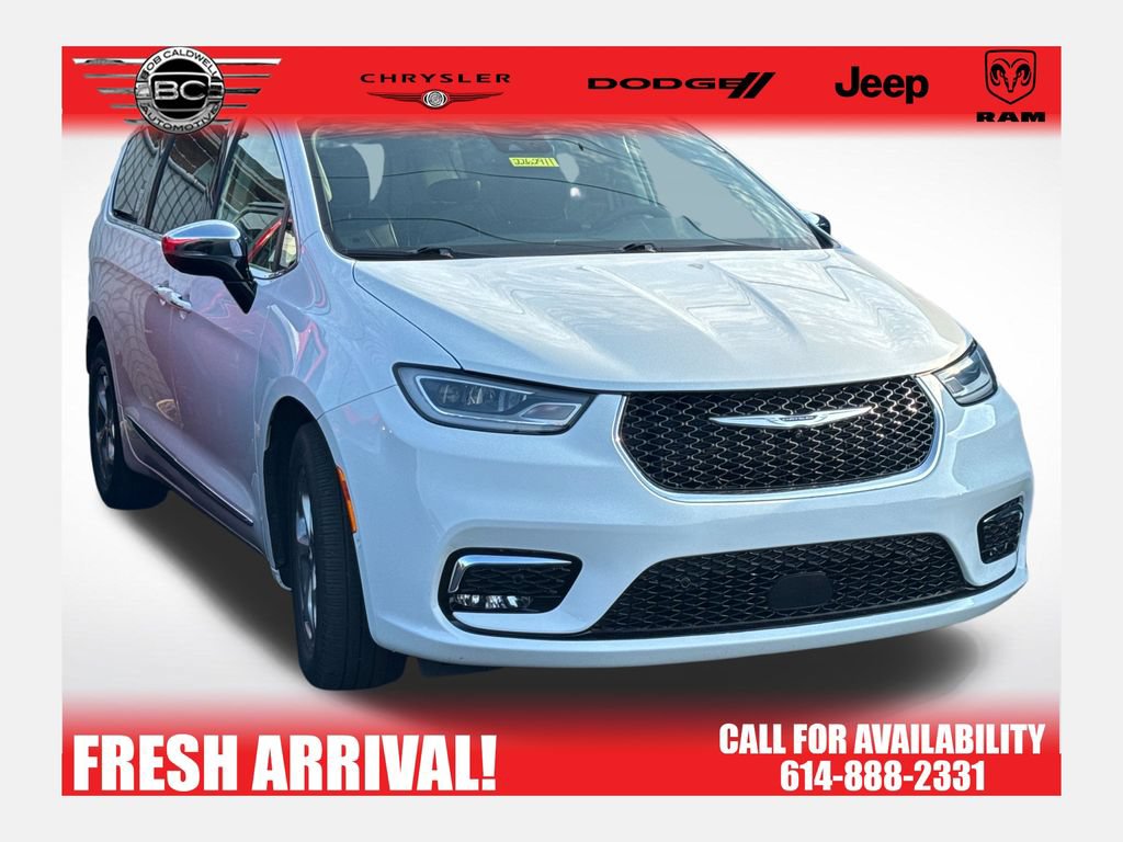 Used 2023 Chrysler Pacifica Limited w/ Uconnect Theater Family Group