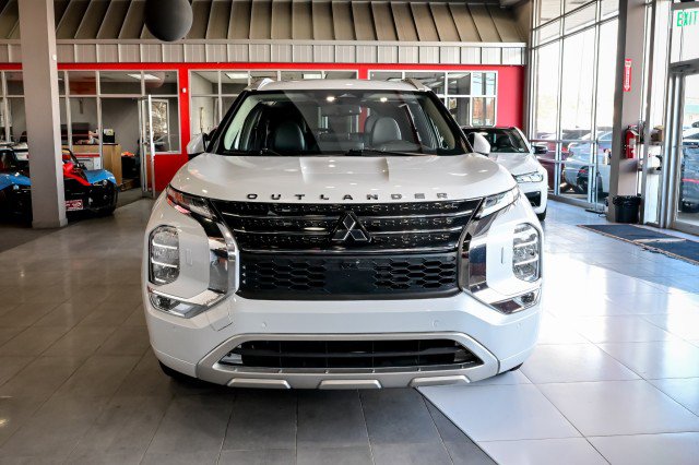 Used 2023 Mitsubishi Outlander SEL 40th Anniversary image 2