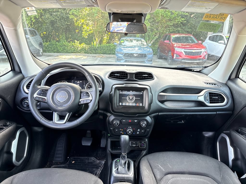Used 2018 Jeep Renegade Latitude FWD image 7
