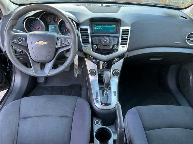Used 2015 Chevrolet Cruze LT image 4