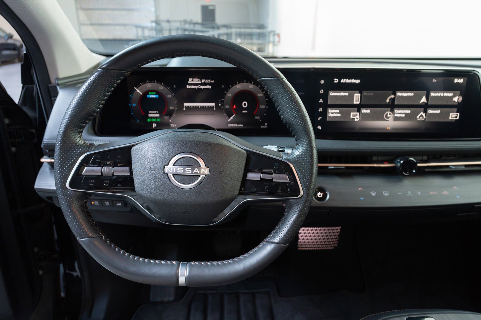 Used 2023 Nissan Ariya FWD image 3