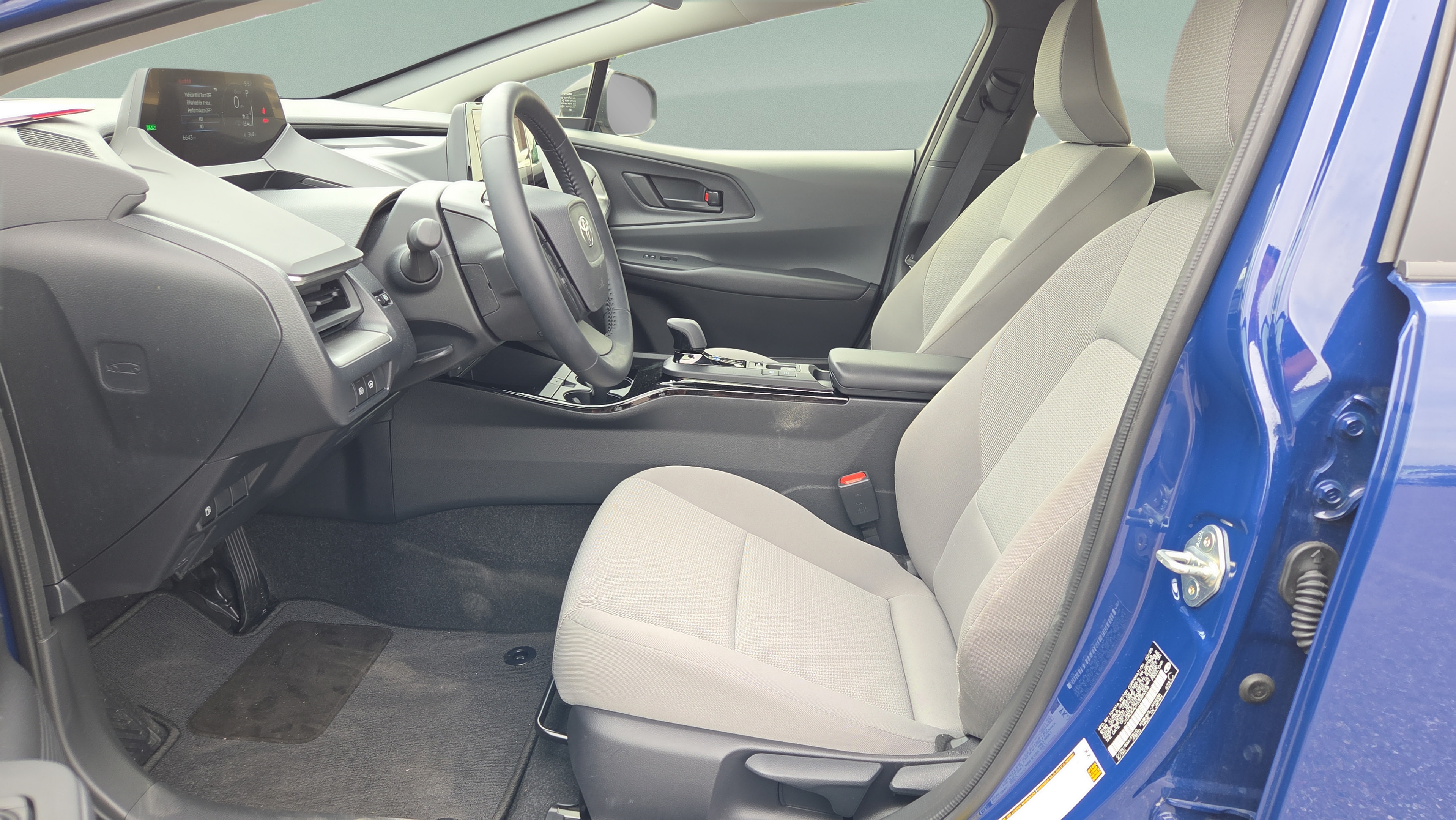 Certified 2025 Toyota Prius LE FWD image 11