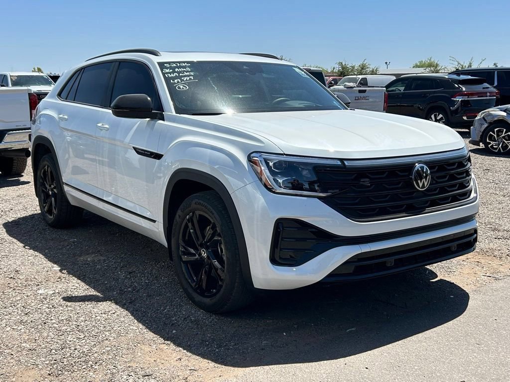 Used 2024 Volkswagen Atlas Cross Sport SE FWD image 2