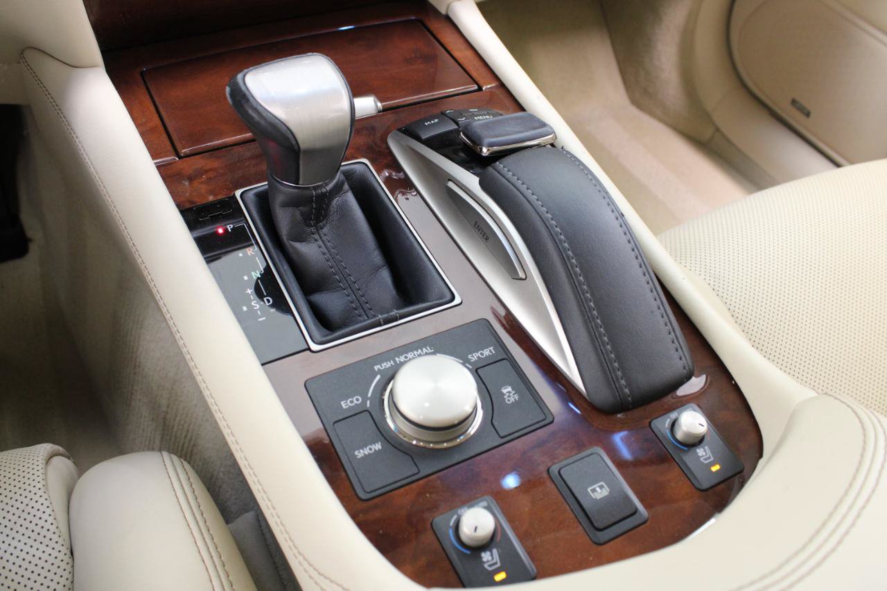 Used 2016 Lexus LS 460 w/ Comfort Package RWD image 64