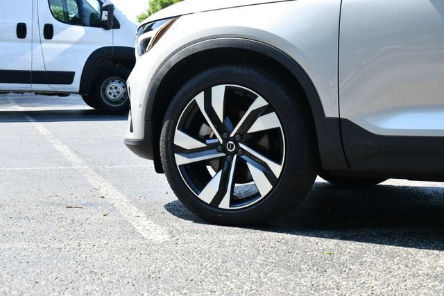 Certified 2023 Volvo XC40 B5 Plus w/ Driver Assist Package AWD/4WD image 12