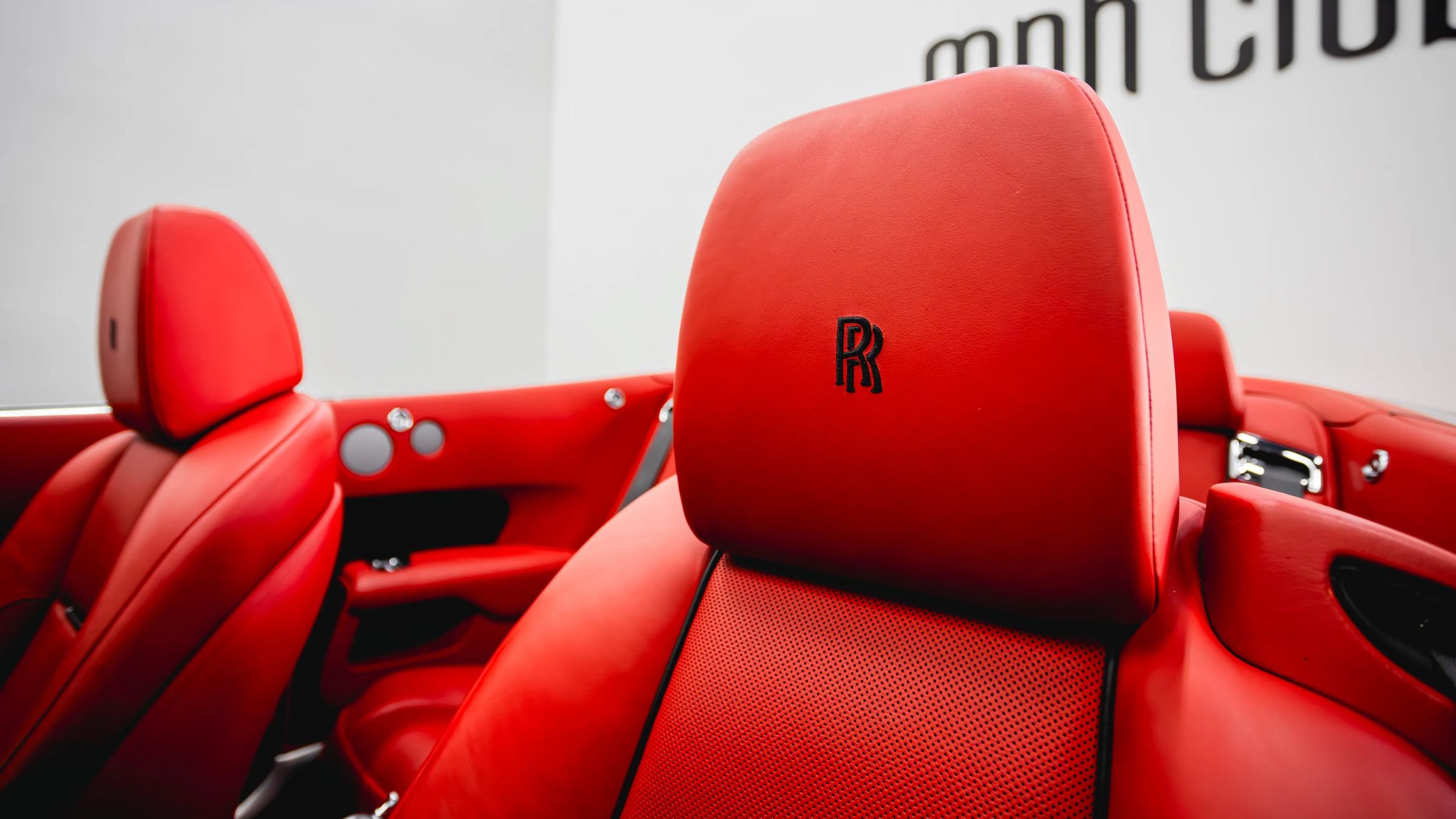 Used 2017 Rolls-Royce Dawn RWD image 58
