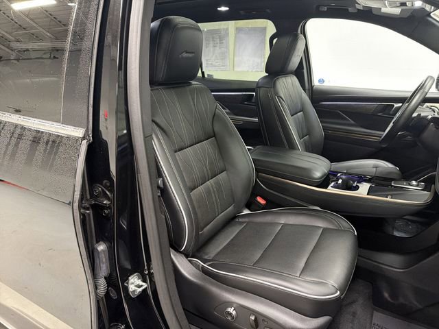 Certified 2025 Buick Enclave Avenir image 21