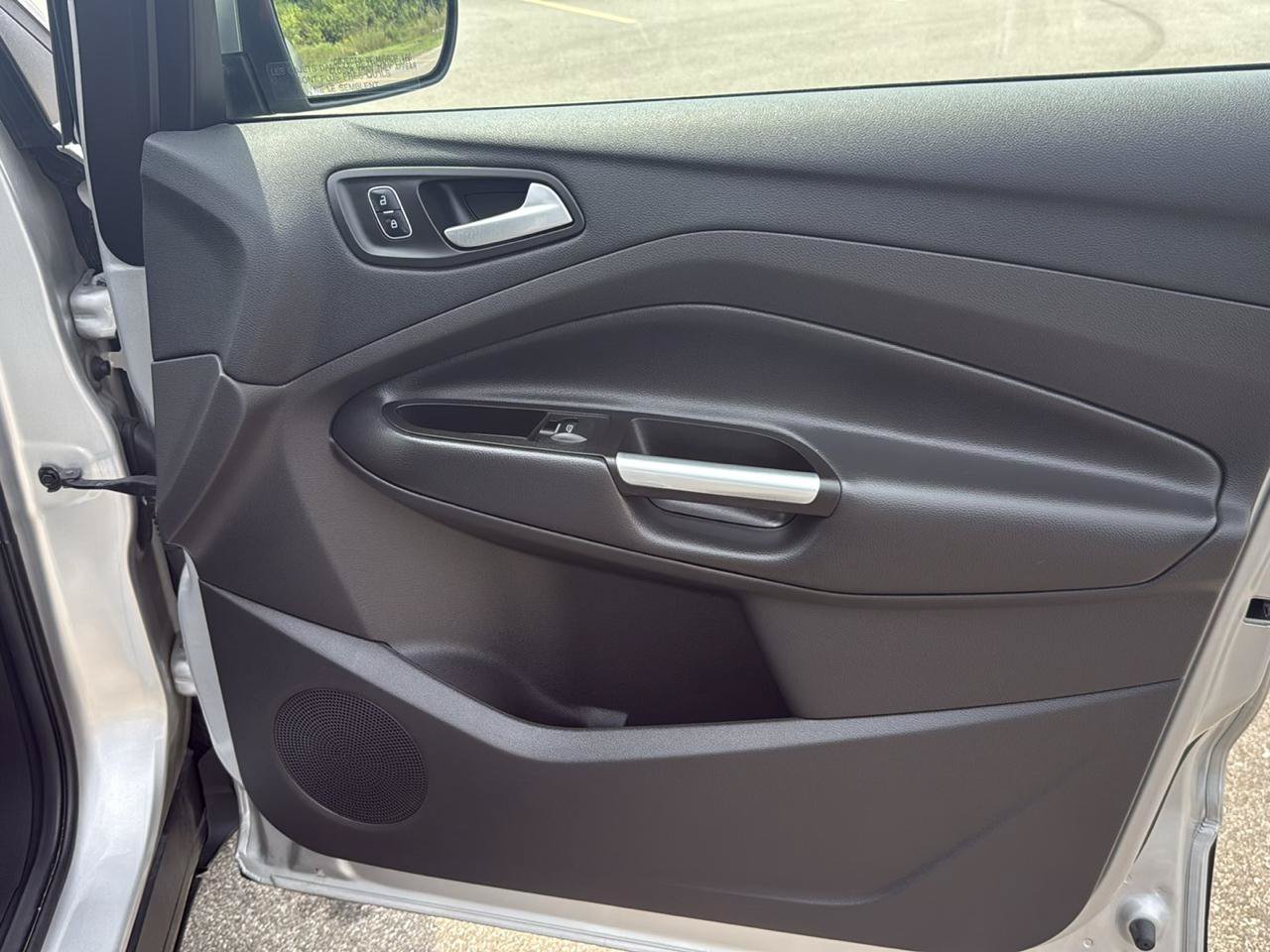 Used 2017 Ford Escape Titanium w/ Canadian Touring Package FWD image 27