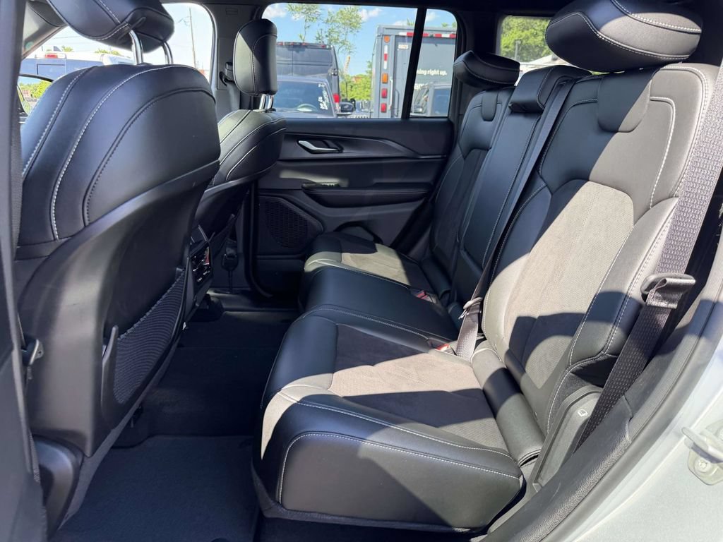 Used 2023 Jeep Grand Cherokee Altitude AWD/4WD image 21