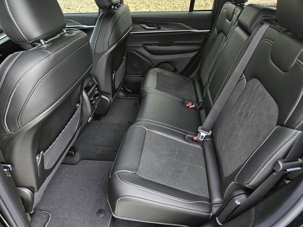 New 2026 Jeep Grand Cherokee Altitude RWD image 29