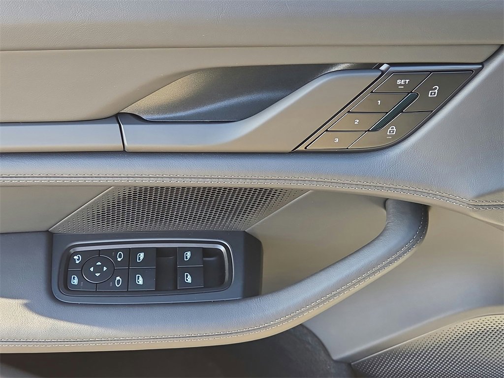 New 2026 Porsche Taycan image 7