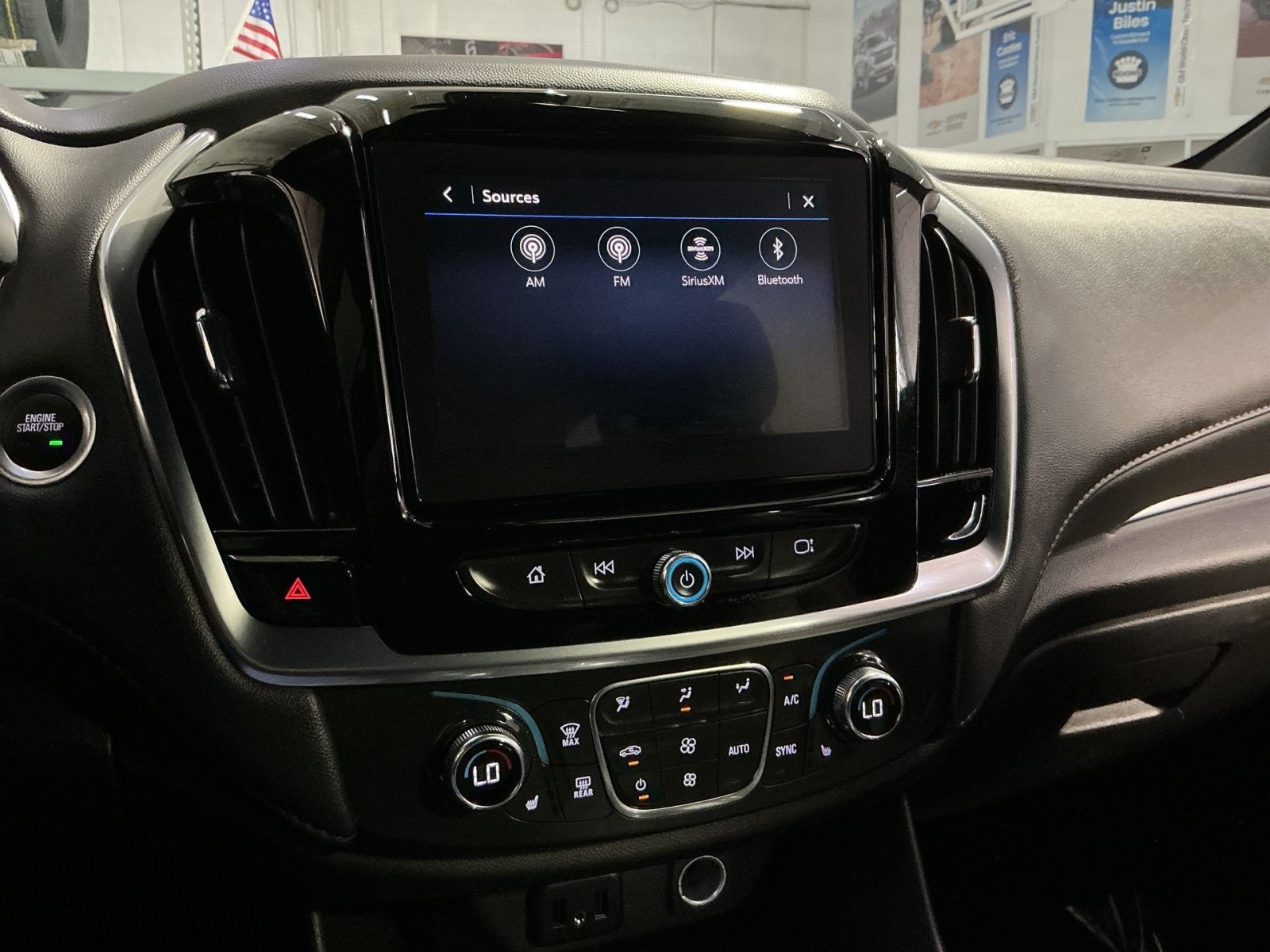 Used 2023 Chevrolet Traverse LT FWD image 19