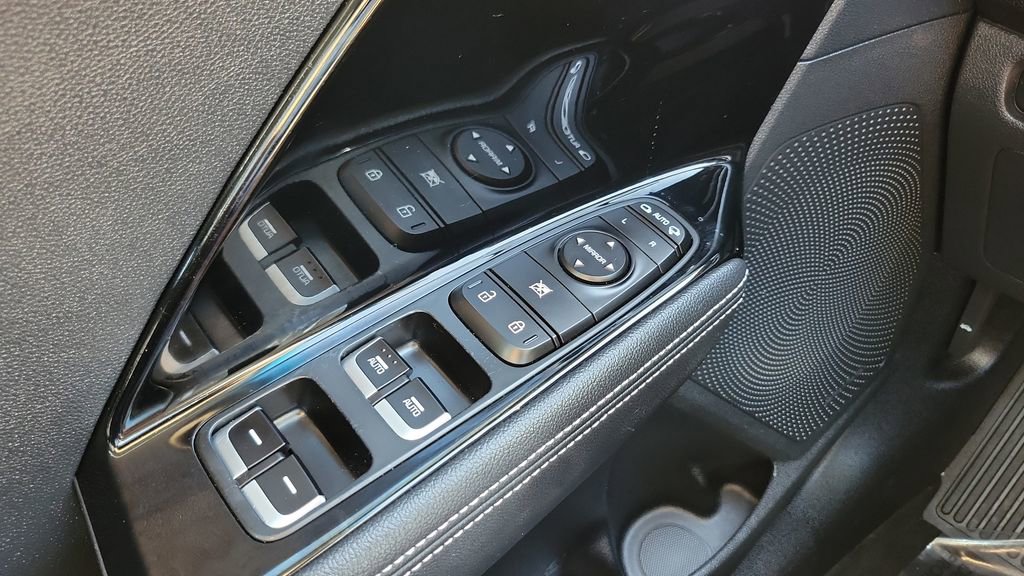 Used 2022 Kia Niro EX w/ Cold Weather Package FWD image 27