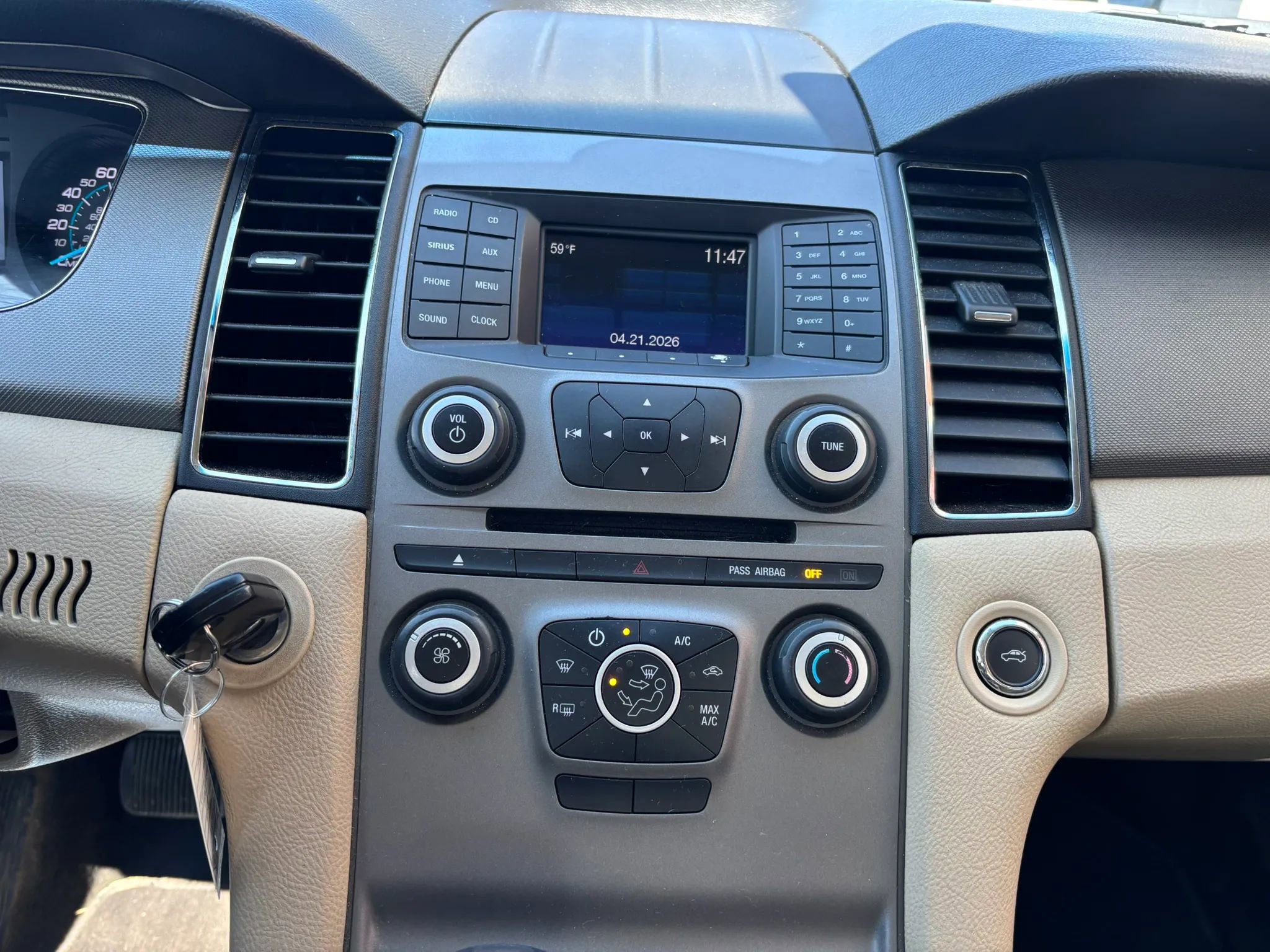 Used 2016 Ford Taurus SE FWD image 24