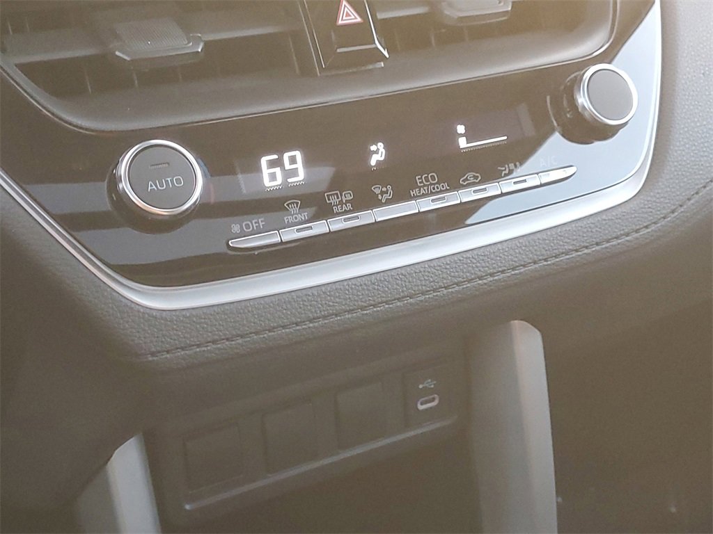 Certified 2023 Toyota Corolla Cross LE image 29