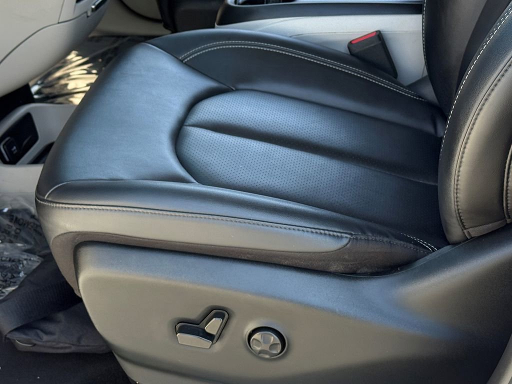 Used 2024 Chrysler Pacifica Touring-L image 20