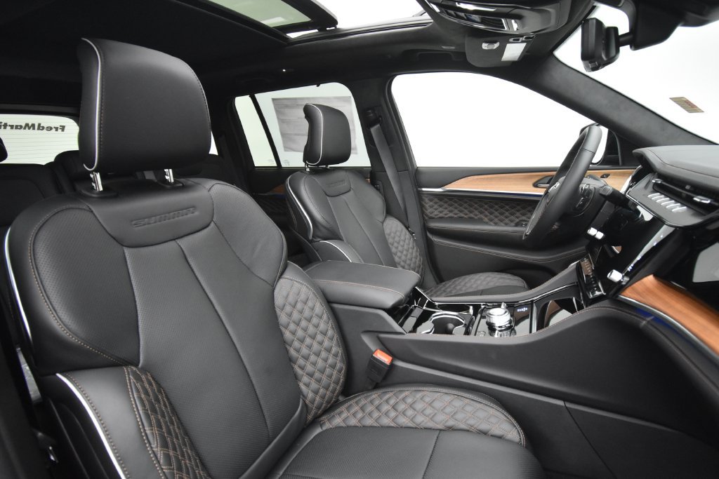 New 2027 Jeep Grand Cherokee Summit AWD/4WD image 17