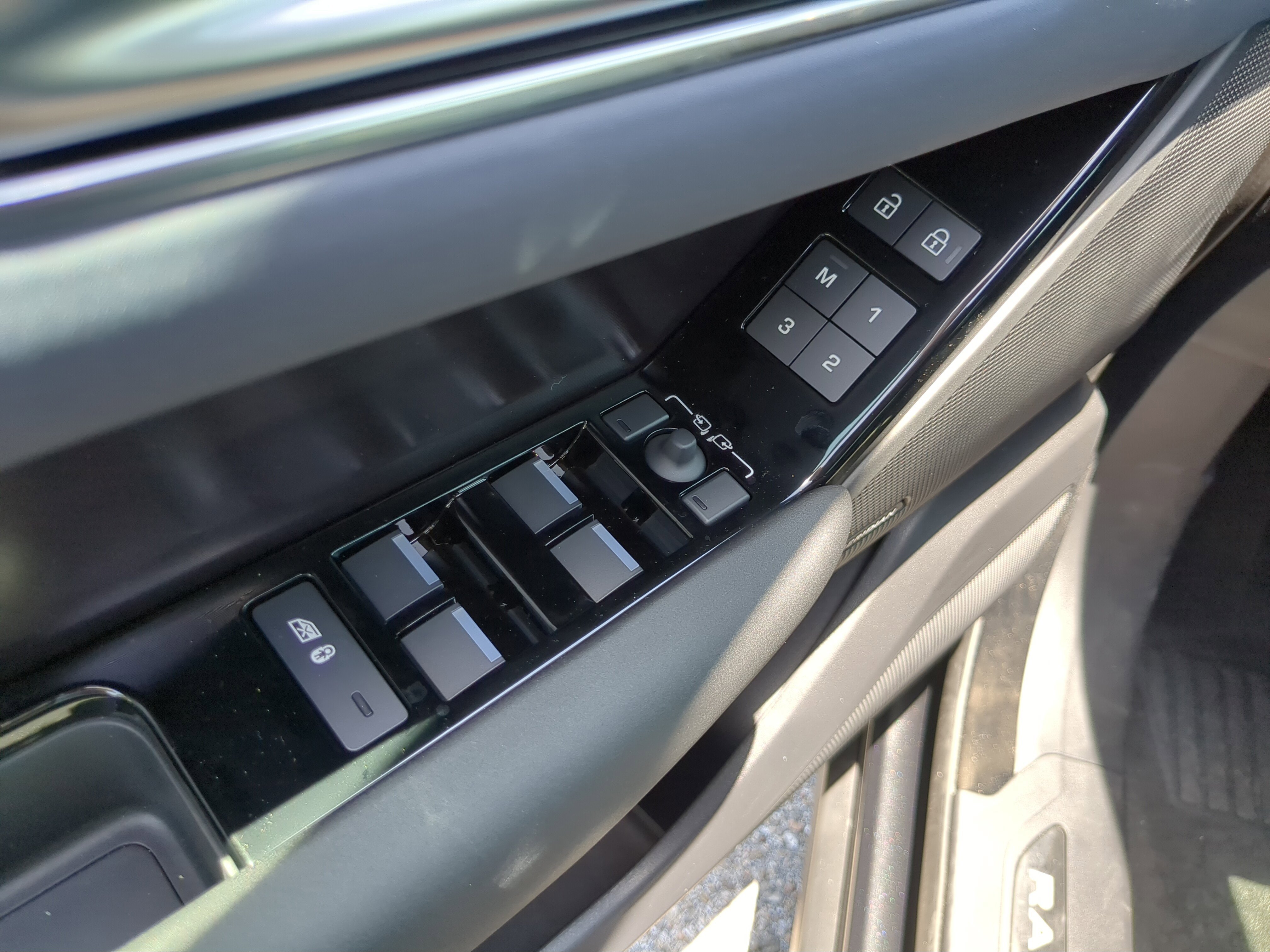 New 2026 Land Rover Range Rover Velar Dynamic SE image 17