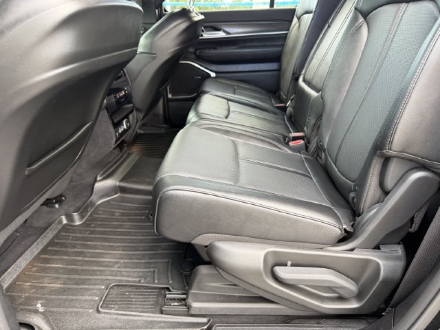 Used 2024 Jeep Wagoneer Series II w/ Flexible Seating Group AWD/4WD image 15